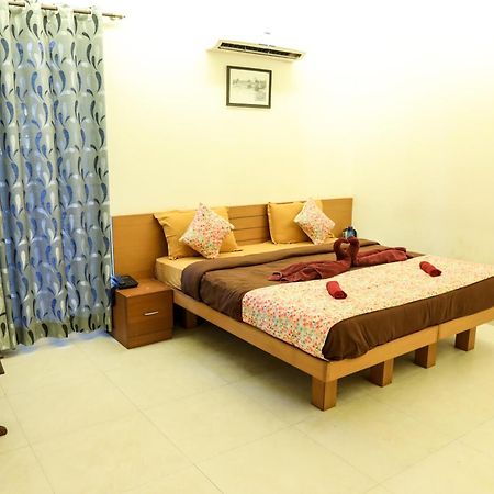 Surya Kiran Miramar Acomodação com café da manhã Pangim Quarto foto