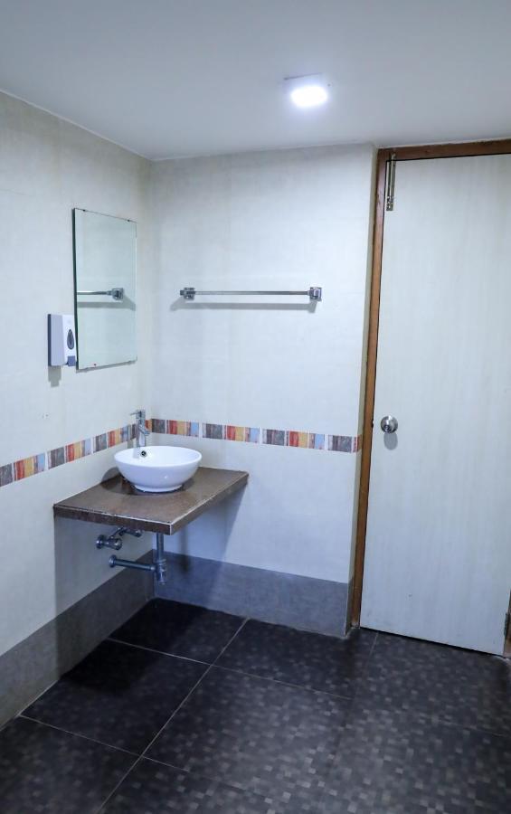 Surya Kiran Miramar Acomodação com café da manhã Pangim Exterior foto