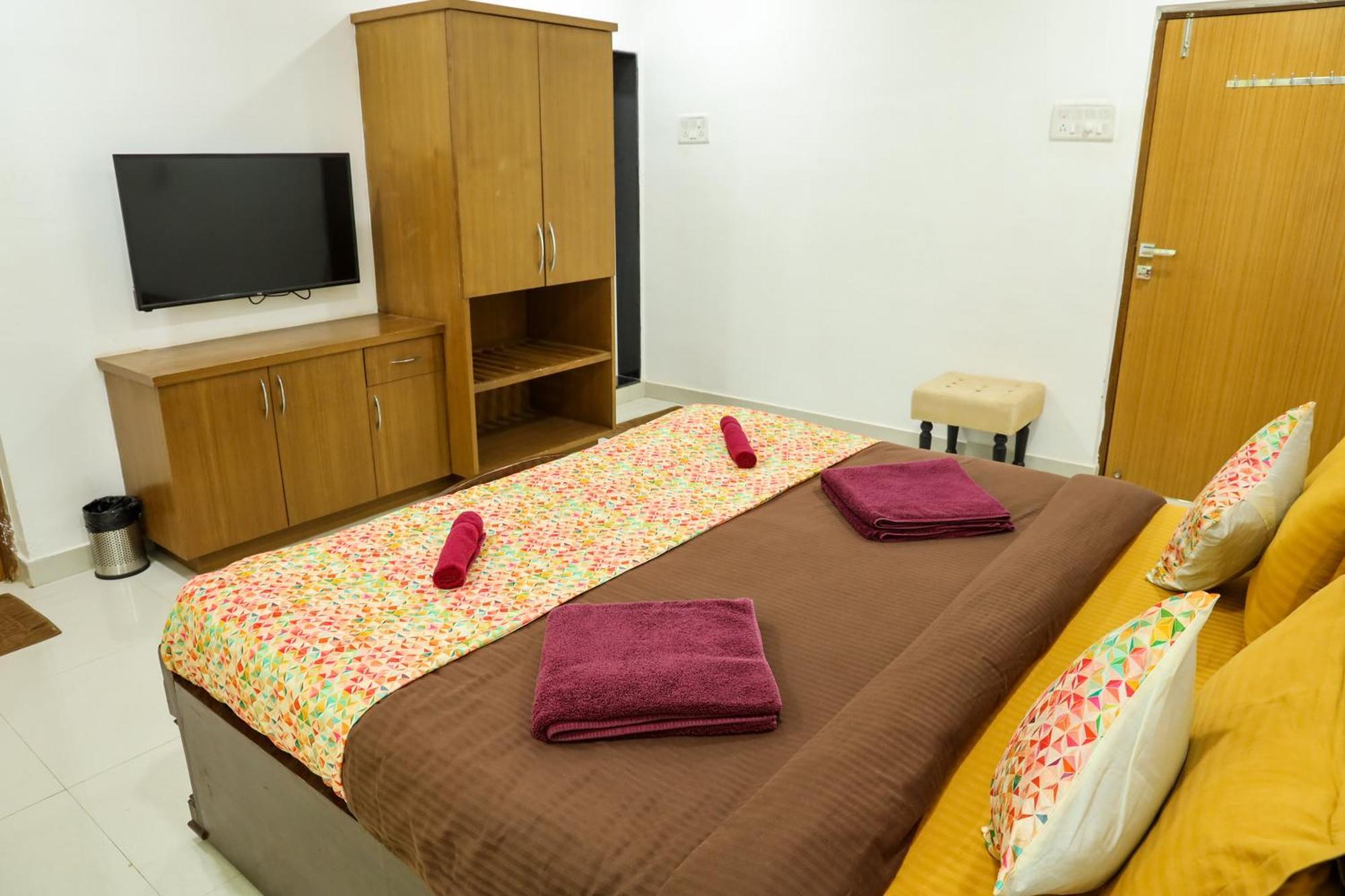 Surya Kiran Miramar Acomodação com café da manhã Pangim Quarto foto