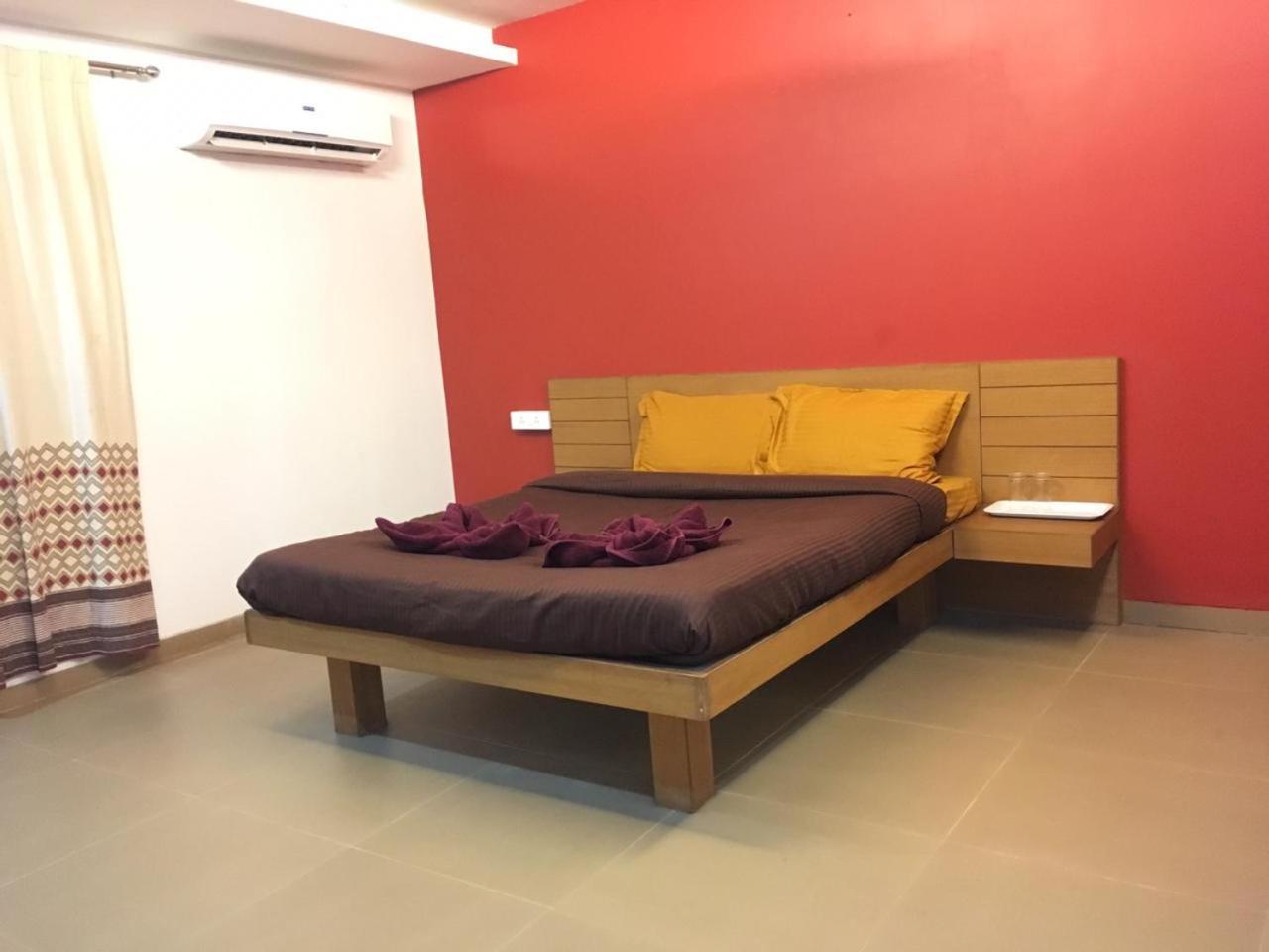Surya Kiran Miramar Acomodação com café da manhã Pangim Exterior foto