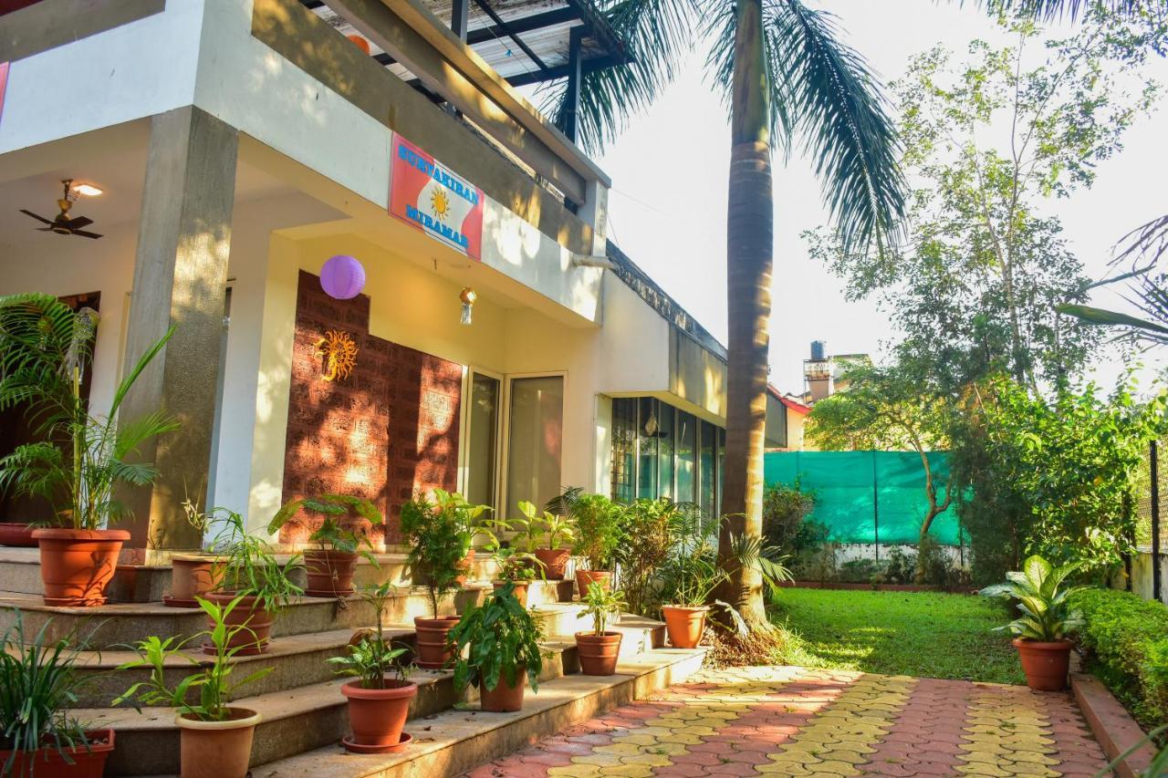 Surya Kiran Miramar Acomodação com café da manhã Pangim Exterior foto