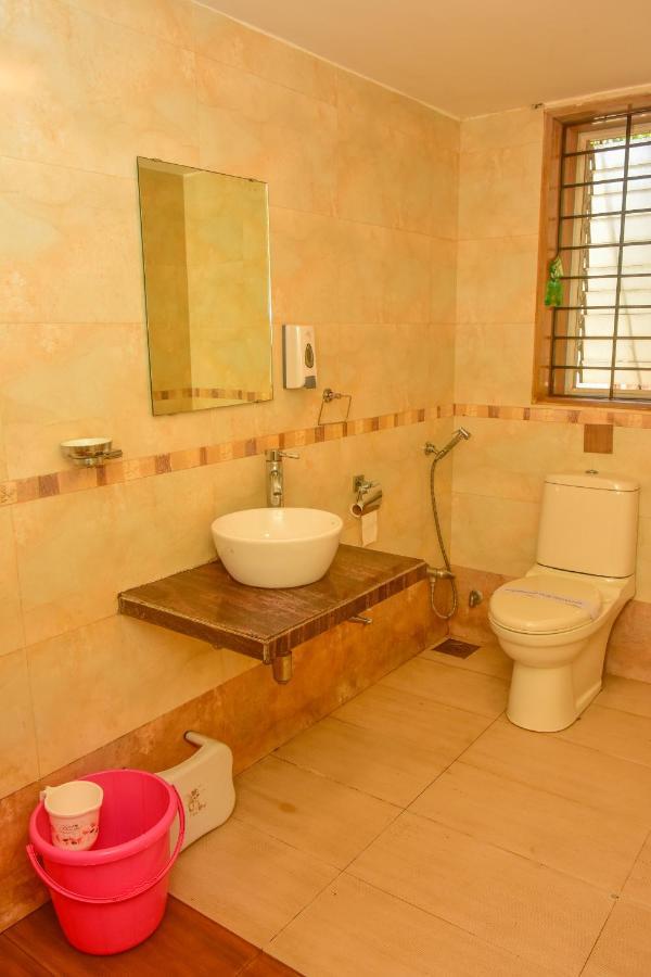 Surya Kiran Miramar Acomodação com café da manhã Pangim Exterior foto